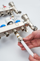 Rozdeľovač pre podlahové kúrenie CUBE - 12 okruhov - kopie