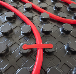 Spony do systémových desek